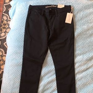Universal thread size 2 Mid-Rise Skinny Jeans